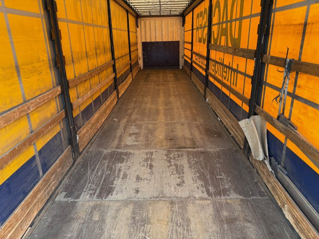 Curtainsider semi-trailer Krone SD: picture 15