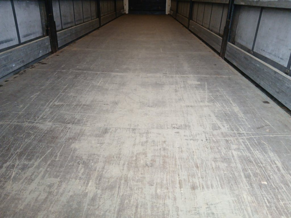 Curtainsider semi-trailer Krone SD: picture 18