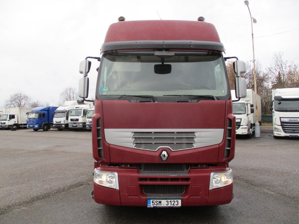 Renault Premium 460 - Box truck: picture 2 Renault Premium 460 - Box truck: picture 2
