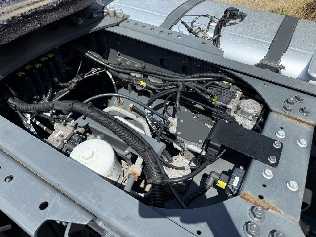 Tractor unit DAF XF480 EURO 6: picture 11