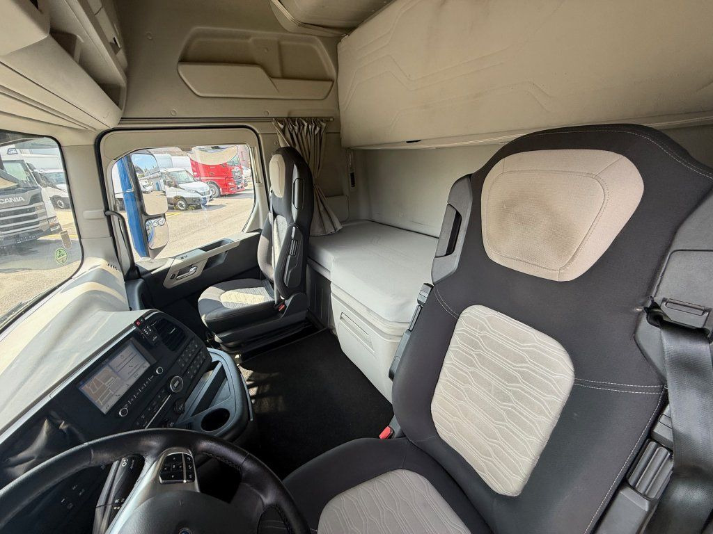 Tractor unit Ford F-MAX EURO 6: picture 12