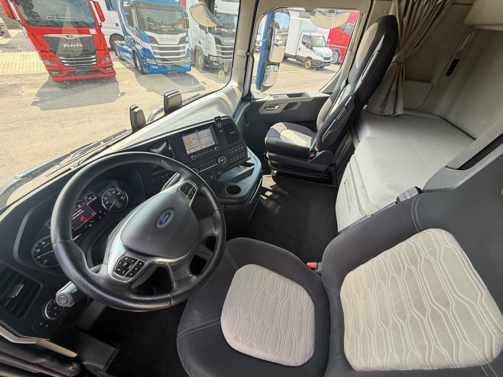 Tractor unit Ford F-MAX EURO 6: picture 11