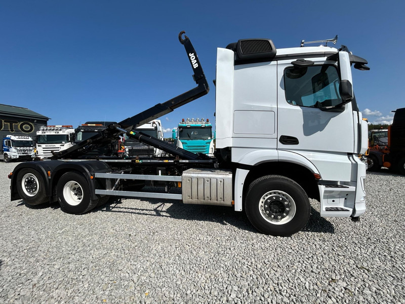Mercedes-Benz AROCS + JOAB 20t | TULOSSA - Hook lift truck: picture 4 Mercedes-Benz AROCS + JOAB 20t | TULOSSA - Hook lift truck: picture 4