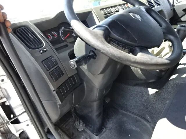 Renault Midlum 270 dxi - manual gearbox / steel suspension lames - Box truck: picture 4 Renault Midlum 270 dxi - manual gearbox / steel suspension lames - Box truck: picture 4
