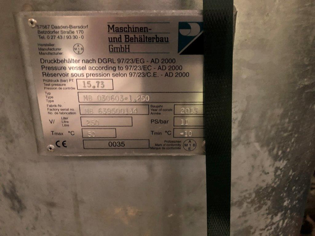 11 bar compressed air tank 250 liters - Industrial equipment: picture 2 11 bar compressed air tank 250 liters - Industrial equipment: picture 2