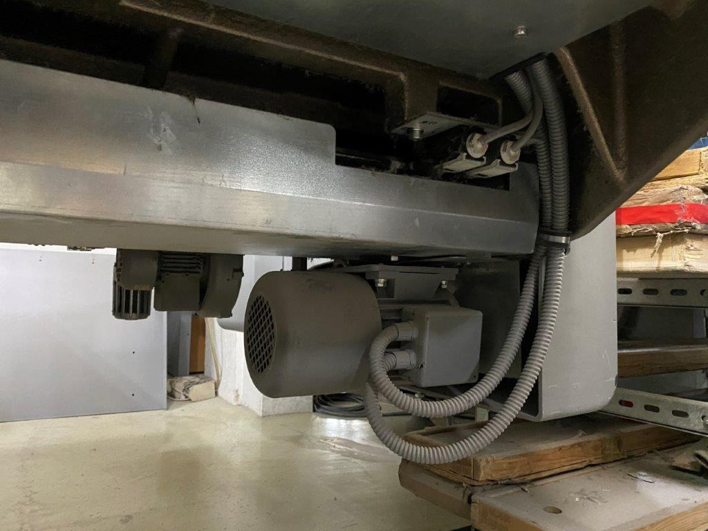 Paper cutting machine Large sized cutting system Polar 137 XT-AT with stacking lifter, automatic vibrator, scale and optional unloader: picture 7