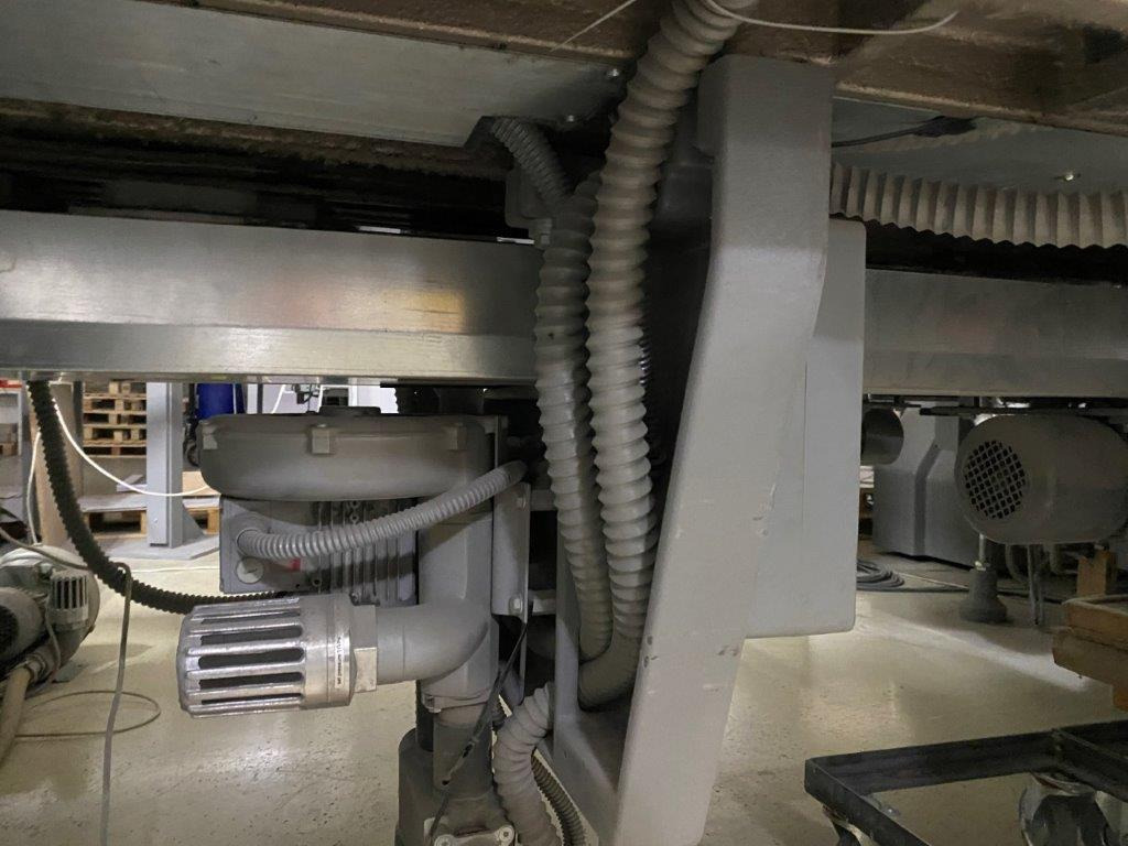 Paper cutting machine Large sized cutting system Polar 137 XT-AT with stacking lifter, automatic vibrator, scale and optional unloader: picture 6