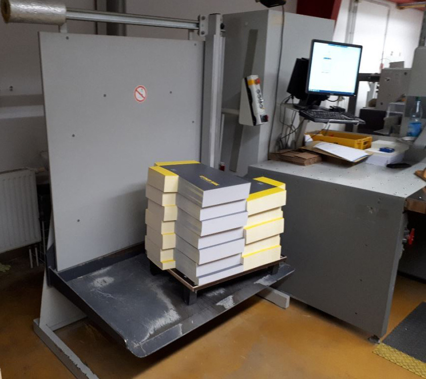 Polar 115 XT cutting line with RA-4 jogger and two LW 1000-4 and LW 1000-4-EV pile lifters and optional counting scale - Paper cutting machine: picture 2 Polar 115 XT cutting line with RA-4 jogger and two LW 1000-4 and LW 1000-4-EV pile lifters and optional counting scale - Paper cutting machine: picture 2