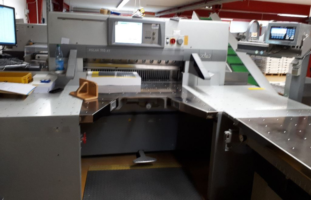 Polar 115 XT cutting line with RA-4 jogger and two LW 1000-4 and LW 1000-4-EV pile lifters and optional counting scale - Paper cutting machine: picture 1 Polar 115 XT cutting line with RA-4 jogger and two LW 1000-4 and LW 1000-4-EV pile lifters and optional counting scale - Paper cutting machine: picture 1