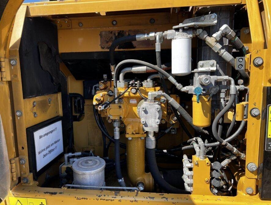 Crawler excavator CAT 329DLN video: picture 14