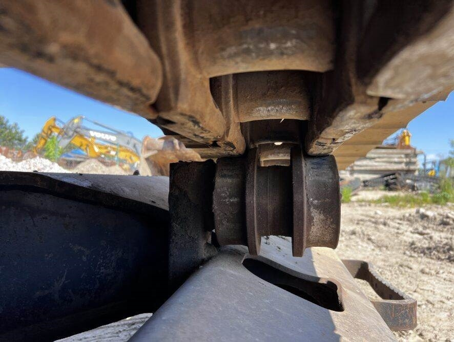 Crawler excavator CAT 329DLN video: picture 12