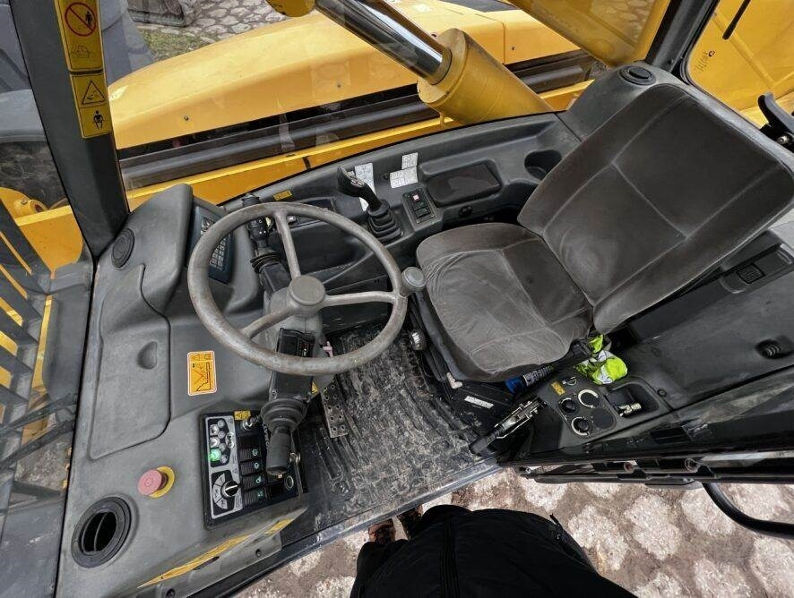 Telescopic handler Komatsu WH714 H kosz: picture 10