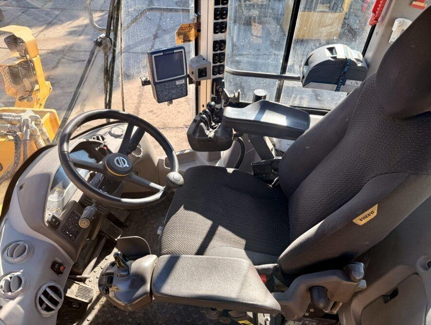 Volvo L110H  - Wheel loader: picture 4 Volvo L110H  - Wheel loader: picture 4