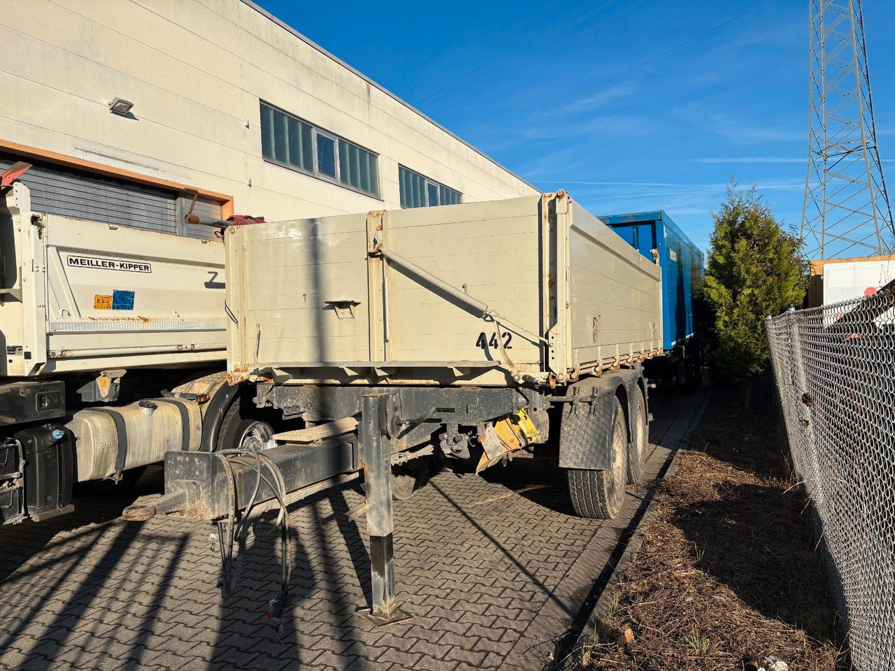 Carnehl Tandem /BPW/ Luftfederung/ Rollplane Carnehl Tandem /BPW/ Luftfederung/ Rollplane - Tipper trailer: picture 3 Carnehl Tandem /BPW/ Luftfederung/ Rollplane Carnehl Tandem /BPW/ Luftfederung/ Rollplane - Tipper trailer: picture 3