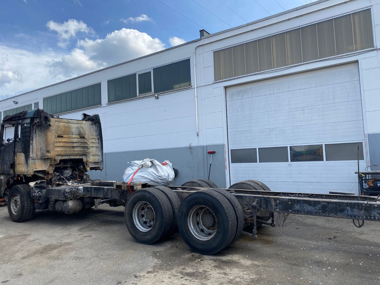 MAN TGX 26.580 Verbrannt 6x4 - Cab chassis truck: picture 3 MAN TGX 26.580 Verbrannt 6x4 - Cab chassis truck: picture 3