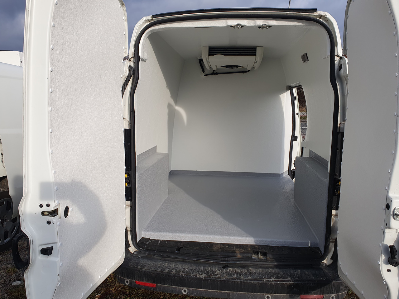 Opel COMBO MAXI L2H2 1,6 tdi CHLODNIA CARRIER KLIMA EURO6 - Refrigerated van: picture 2 Opel COMBO MAXI L2H2 1,6 tdi CHLODNIA CARRIER KLIMA EURO6 - Refrigerated van: picture 2