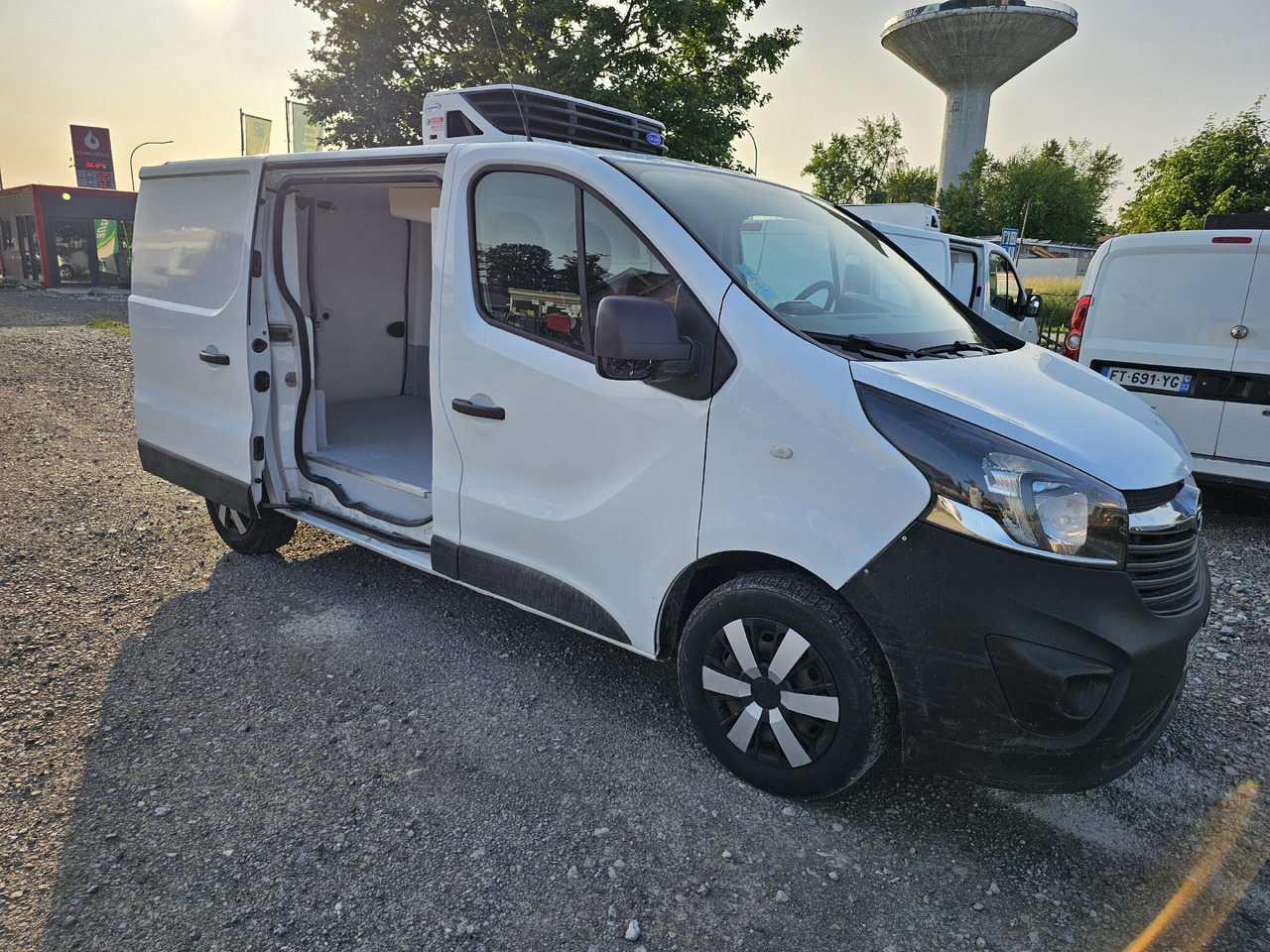 Refrigerated van Opel VIVARO CHLODNIA CARRIER+230V CHLODZI GRZEJE  KLIMA NAVI EURO6 [ Copy ]: picture 1