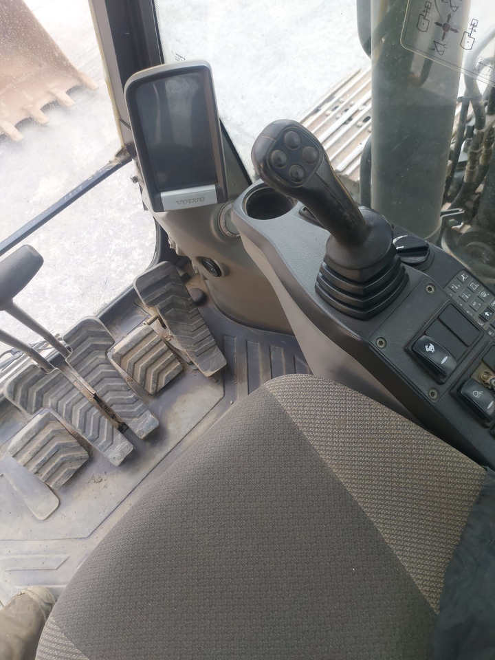 Crawler excavator Volvo EC 140 DL: picture 11