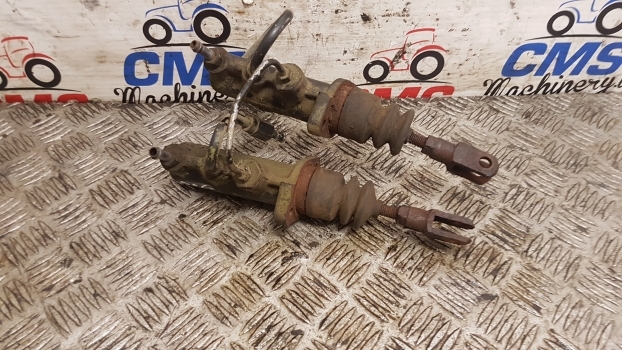 Case 856 Xl, 844 Xl, 745 Xl, 743 Xl Brake Master Cylinders 1287846c91, 226301a1 - Brake cylinder for Farm tractor: picture 1 Case 856 Xl, 844 Xl, 745 Xl, 743 Xl Brake Master Cylinders 1287846c91, 226301a1 - Brake cylinder for Farm tractor: picture 1