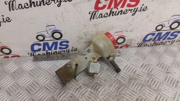 Case International Clutch Liquid Reservoir, Tank (kit) 1281890c2 1500732c92 - Clutch and parts for Farm tractor: picture 2 Case International Clutch Liquid Reservoir, Tank (kit) 1281890c2 1500732c92 - Clutch and parts for Farm tractor: picture 2