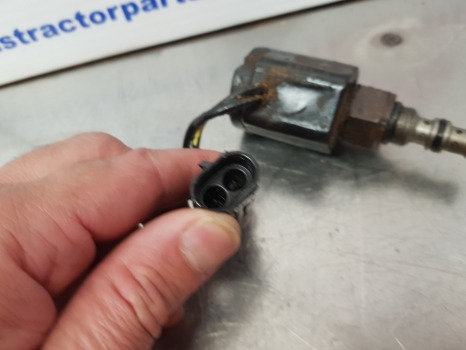 Case Maxxum 5140, Case 5000, Magnum Series, Solenoid Valve 1971474c3 - Sensor: picture 5 Case Maxxum 5140, Case 5000, Magnum Series, Solenoid Valve 1971474c3 - Sensor: picture 5