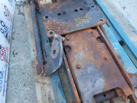 Case Mxm120, Mxm140 New Holland Tm120, Tm140, Tm150 Pick Up Hitch Assy 82036538 - Frame/ Chassis: picture 4 Case Mxm120, Mxm140 New Holland Tm120, Tm140, Tm150 Pick Up Hitch Assy 82036538 - Frame/ Chassis: picture 4