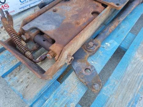 Case Mxm120, Mxm140 New Holland Tm120, Tm140, Tm150 Pick Up Hitch Assy 82036538 - Frame/ Chassis: picture 3 Case Mxm120, Mxm140 New Holland Tm120, Tm140, Tm150 Pick Up Hitch Assy 82036538 - Frame/ Chassis: picture 3