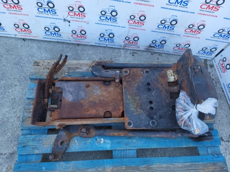 Case Mxm120, Mxm140 New Holland Tm120, Tm140, Tm150 Pick Up Hitch Assy 82036538 - Frame/ Chassis: picture 2 Case Mxm120, Mxm140 New Holland Tm120, Tm140, Tm150 Pick Up Hitch Assy 82036538 - Frame/ Chassis: picture 2