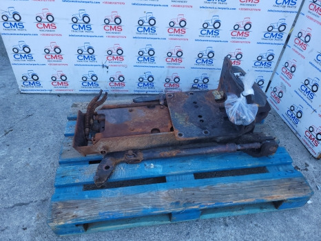 Case Mxm120, Mxm140 New Holland Tm120, Tm140, Tm150 Pick Up Hitch Assy 82036538 - Frame/ Chassis: picture 1 Case Mxm120, Mxm140 New Holland Tm120, Tm140, Tm150 Pick Up Hitch Assy 82036538 - Frame/ Chassis: picture 1