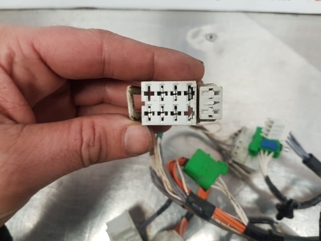 Claas Arion 640, 950, 900, 880, Axion 500,600 Wiring Loom 0026075263, 0026075261 - Cables/ Wire harness for Farm tractor: picture 5 Claas Arion 640, 950, 900, 880, Axion 500,600 Wiring Loom 0026075263, 0026075261 - Cables/ Wire harness for Farm tractor: picture 5