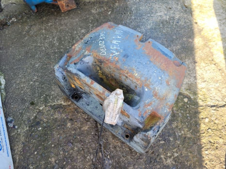 Deutz Agrotron Series 135 Front Weight Carrier 1000 Kg 04425559, 0.012.9556.3, - Counterweight: picture 3 Deutz Agrotron Series 135 Front Weight Carrier 1000 Kg 04425559, 0.012.9556.3, - Counterweight: picture 3