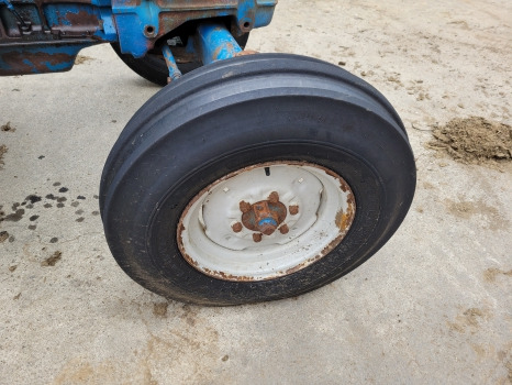 Ford 2600, 3600, 4600, 4000 Pair Front Wheel Rim And Tyre 7.50-16 Original Fomoco - Wheel and tire package: picture 1 Ford 2600, 3600, 4600, 4000 Pair Front Wheel Rim And Tyre 7.50-16 Original Fomoco - Wheel and tire package: picture 1