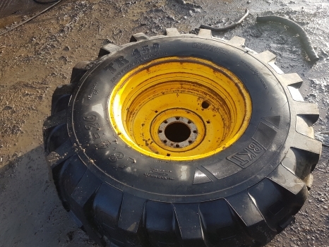 Ford 4550 Rear Wheel Rim And Tyre 18.4-26, 1 Inch Grip, 6 Inches Centre Hole - Wheel and tire package for Farm tractor: picture 5 Ford 4550 Rear Wheel Rim And Tyre 18.4-26, 1 Inch Grip, 6 Inches Centre Hole - Wheel and tire package for Farm tractor: picture 5