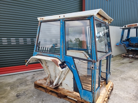 Ford 5600, 6600, 7600, 5000, 6000 Complete Cab, Fritzmeier Cab, Cab No58 - Cab: picture 3 Ford 5600, 6600, 7600, 5000, 6000 Complete Cab, Fritzmeier Cab, Cab No58 - Cab: picture 3