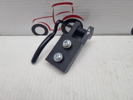 Ford 6610, 7410, 5610, Tw Q Cab Rear Window Latch Lh 83909519, D6nn94408n01a - Door and parts: picture 2 Ford 6610, 7410, 5610, Tw Q Cab Rear Window Latch Lh 83909519, D6nn94408n01a - Door and parts: picture 2