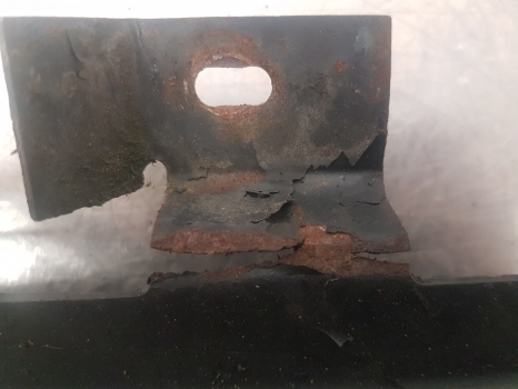 Ford 7840, 8240, 8340 Side Grill Lhs Broken Support F0nn8201ad, F0nn8201af - Grill for Farm tractor: picture 5 Ford 7840, 8240, 8340 Side Grill Lhs Broken Support F0nn8201ad, F0nn8201af - Grill for Farm tractor: picture 5