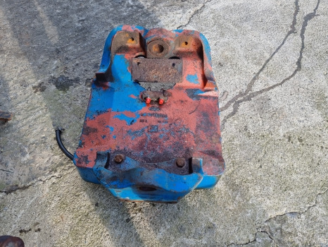Ford 8210, 10 Series, Front Axle Support E1nn3a042aa, E6nn3a042ba, 83958365 - Front axle: picture 1 Ford 8210, 10 Series, Front Axle Support E1nn3a042aa, E6nn3a042ba, 83958365 - Front axle: picture 1