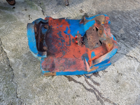 Ford 8210, 10 Series, Front Axle Support E1nn3a042aa, E6nn3a042ba, 83958365 - Front axle: picture 2 Ford 8210, 10 Series, Front Axle Support E1nn3a042aa, E6nn3a042ba, 83958365 - Front axle: picture 2