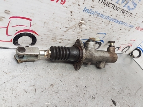 Ford Fiat Case New Holland Tm140 Brake Master Cylinder 82018664, 84558759 - Brake cylinder for Farm tractor: picture 3 Ford Fiat Case New Holland Tm140 Brake Master Cylinder 82018664, 84558759 - Brake cylinder for Farm tractor: picture 3