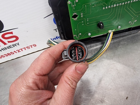 Ford Fiat New Holland 40, M,60 Ser 7840 Draft Control Module 82012697, 82012644 - Electrical system: picture 3 Ford Fiat New Holland 40, M,60 Ser 7840 Draft Control Module 82012697, 82012644 - Electrical system: picture 3