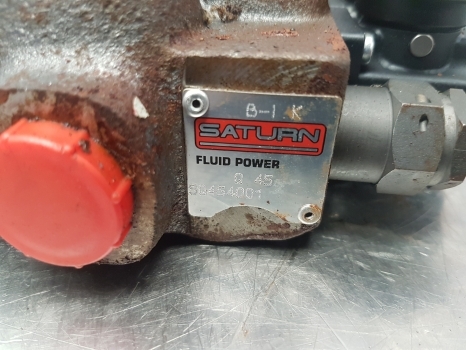 Ford New Holland Case, Massey Ferguson Quicke Loader Spool Valve Assy Sq454001 - Hydraulic valve for Farm tractor: picture 3 Ford New Holland Case, Massey Ferguson Quicke Loader Spool Valve Assy Sq454001 - Hydraulic valve for Farm tractor: picture 3