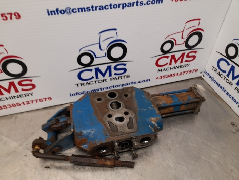 Ford Tw20, Tw10, 8700, 9700 Hydraulic Auxiliary Spool Valve D8nnb950ba - Hydraulics: picture 1 Ford Tw20, Tw10, 8700, 9700 Hydraulic Auxiliary Spool Valve D8nnb950ba - Hydraulics: picture 1