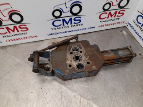 Ford Tw20, Tw10, 8700, 9700 Hydraulic Auxiliary Spool Valve D8nnb950ba - Hydraulics: picture 4 Ford Tw20, Tw10, 8700, 9700 Hydraulic Auxiliary Spool Valve D8nnb950ba - Hydraulics: picture 4