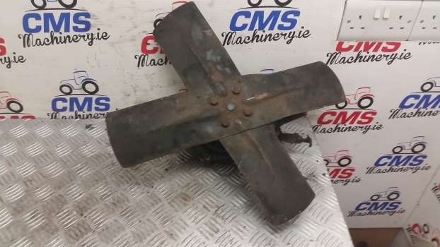 Ford Water Pump With Fan 82845215ds 82845215 87295277 84366457 - Coolant pump for Farm tractor: picture 3 Ford Water Pump With Fan 82845215ds 82845215 87295277 84366457 - Coolant pump for Farm tractor: picture 3