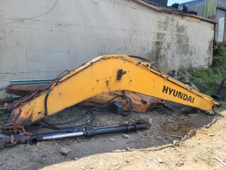Hyundai Hx220lc Boom 5.68 M 61k6-10100, 61k6-11062 - Boom for Excavator: picture 1 Hyundai Hx220lc Boom 5.68 M 61k6-10100, 61k6-11062 - Boom for Excavator: picture 1