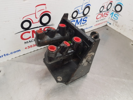 International Case 885 Xl, 85, Case 4200, Brake Master Cylinder 1287843c91 - Brake cylinder for Agricultural machinery: picture 2 International Case 885 Xl, 85, Case 4200, Brake Master Cylinder 1287843c91 - Brake cylinder for Agricultural machinery: picture 2