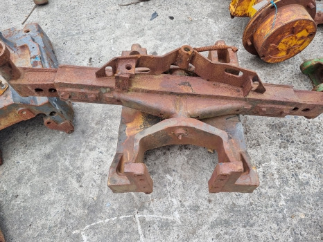 International Case 885xl, 884 85, 84 Xl Ser Front Axle With Boster 3121167r2 - Axle and parts: picture 2 International Case 885xl, 884 85, 84 Xl Ser Front Axle With Boster 3121167r2 - Axle and parts: picture 2