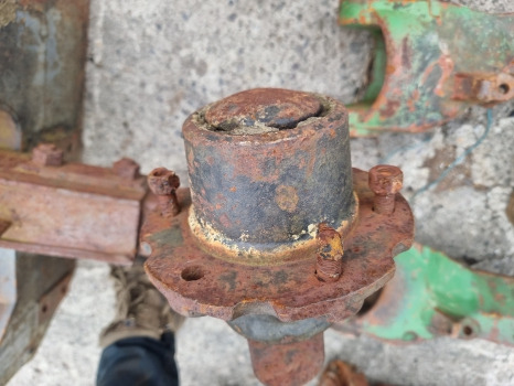 International Case 885xl, 884 85, 84 Xl Ser Front Axle With Boster 3121167r2 - Axle and parts: picture 5 International Case 885xl, 884 85, 84 Xl Ser Front Axle With Boster 3121167r2 - Axle and parts: picture 5