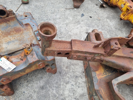 International Case 885xl, 884 85, 84 Xl Ser Front Axle With Boster 3121167r2 - Axle and parts: picture 3 International Case 885xl, 884 85, 84 Xl Ser Front Axle With Boster 3121167r2 - Axle and parts: picture 3
