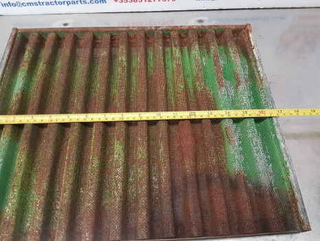 John Deere 2040, 1630, 1030, 2240 Side Grille, Grill Panel Ar72949 , At19981 - Grill: picture 3 John Deere 2040, 1630, 1030, 2240 Side Grille, Grill Panel Ar72949 , At19981 - Grill: picture 3
